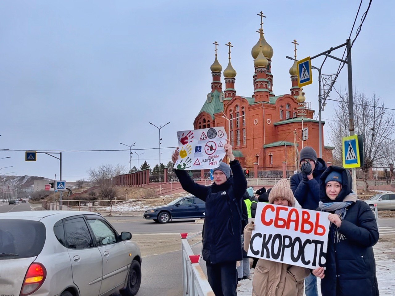 Более 100 пешеходов Краснокаменска стали участниками акции «Без опасности на дороге»